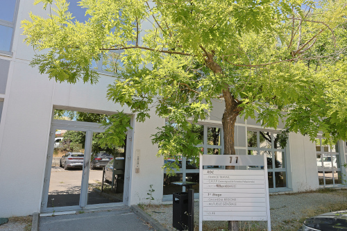 Entrée bâtiment 11