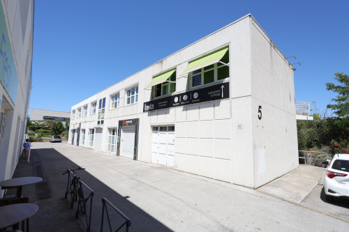 Entrée bâtiment 5